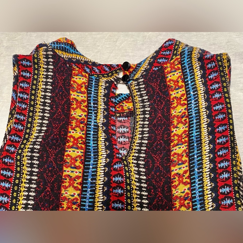 Monteau Patterned Flowy Tank Top - Picture 5 of 5